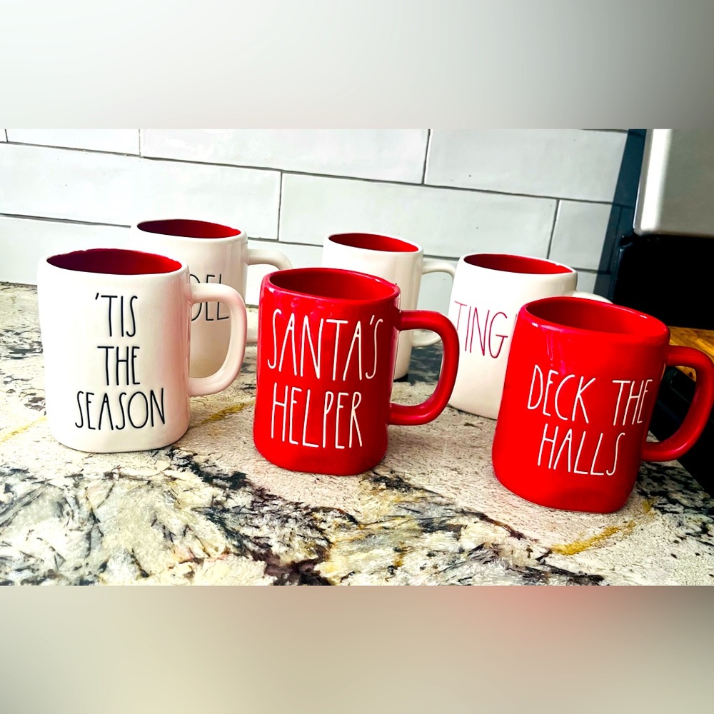 Rae Dunn holiday mugs! The perfect gift ♥️💚